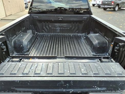 Used 2022 GMC Sierra 1500 SLE image 17