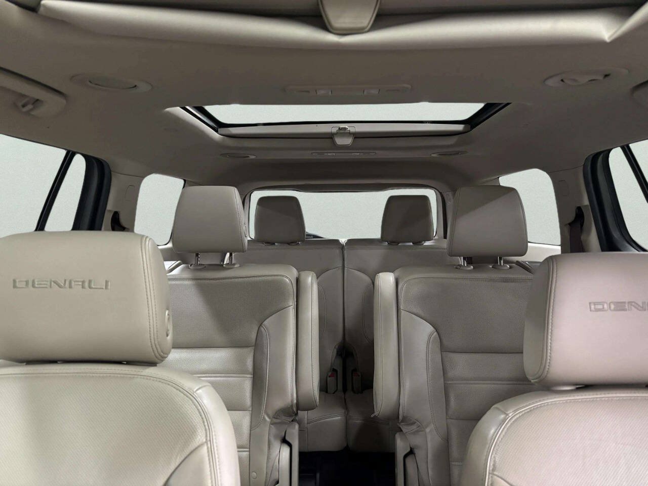 Used 2017 GMC Acadia Denali w/ Technology Package AWD/4WD image 27