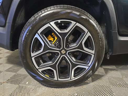 Used 2022 Rivian R1T Launch Edition image 12