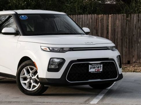 Used 2022 Kia Soul LX w/ Technology Package image 9