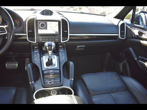 Used 2017 Porsche Cayenne S w/ Premium Package image 31