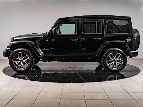 Used 2024 Jeep Wrangler Unlimited AWD/4WD image 5