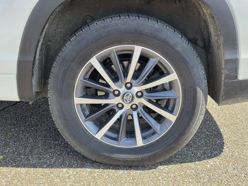 Used 2017 Toyota Highlander XLE image 30