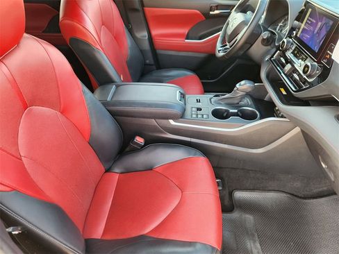 Used 2023 Toyota Highlander XSE image 14