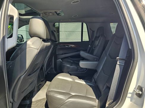 Used 2018 Cadillac Escalade Premium Luxury w/ LPO, Radiant Package AWD/4WD image 17