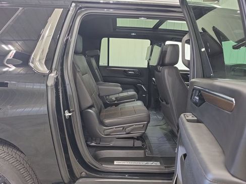 Used 2025 Chevrolet Suburban High Country AWD/4WD image 30