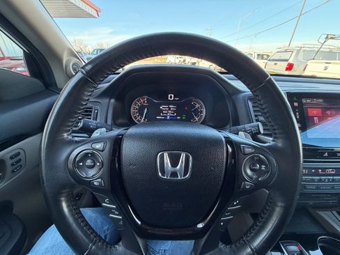 Used 2016 Honda Pilot Touring image 16