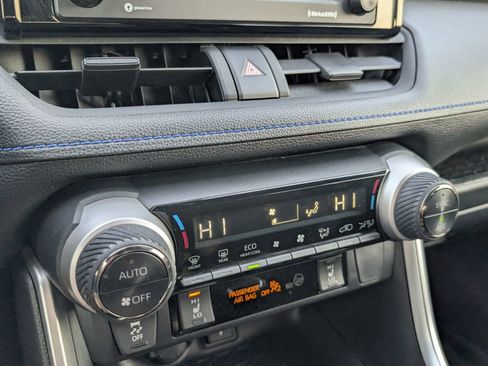 Used 2022 Toyota RAV4 SE w/ Convenience Package image 27