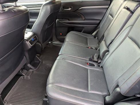 Used 2017 Toyota Highlander Limited image 17