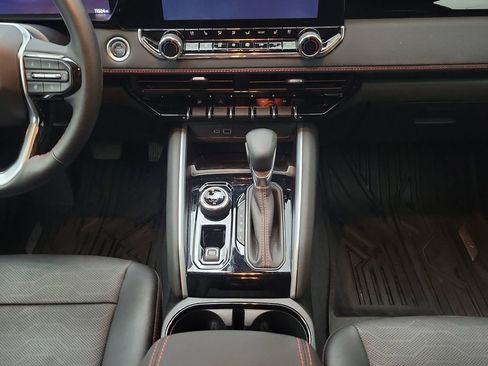 Used 2025 Chevrolet Colorado Z71 w/ Technology Package image 14