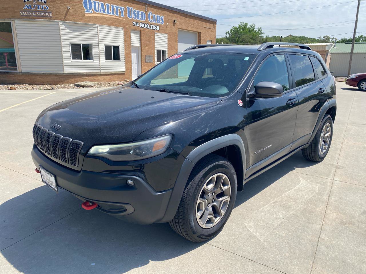 Used 2020 Jeep Cherokee Trailhawk w/ Cold Weather Group AWD/4WD image 2