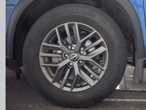 Used 2023 Nissan Rogue S image 11