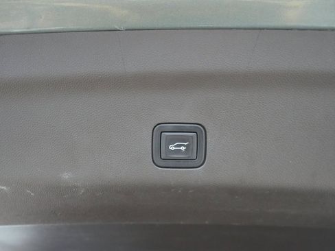 Used 2023 Cadillac Escalade ESV Premium Luxury image 34