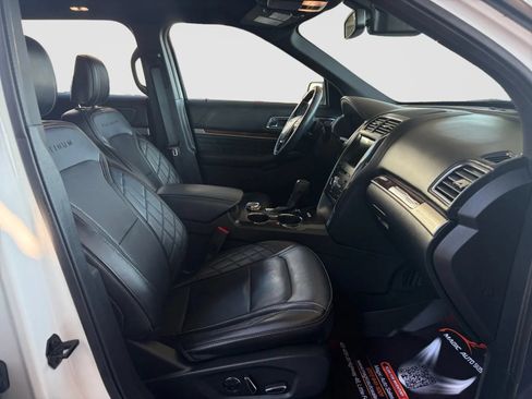 Used 2018 Ford Explorer Platinum AWD/4WD image 21
