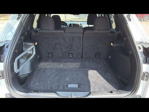 Used 2016 Jeep Cherokee Latitude w/ Cold Weather Group AWD/4WD image 26