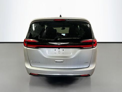 New 2026 Chrysler Pacifica Select image 7