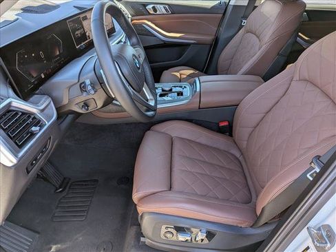 Used 2024 BMW X7 xDrive40i AWD/4WD image 17
