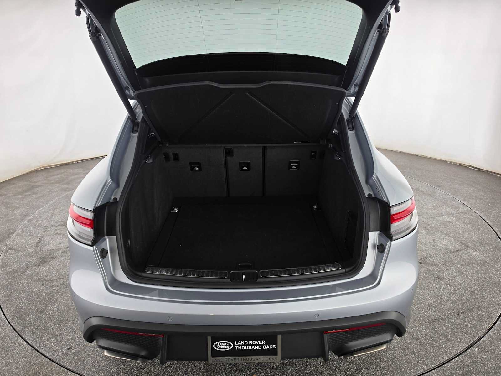 Used 2025 Porsche Macan AWD/4WD image 14