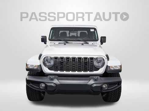 Used 2024 Jeep Gladiator Sport AWD/4WD image 12