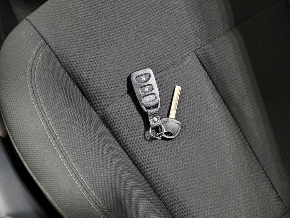 Used 2017 Hyundai Veloster FWD image 32
