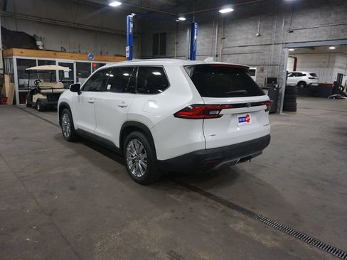 Used 2024 Toyota Grand Highlander AWD image 23