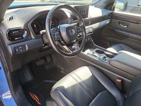 Used 2025 Honda Pilot TrailSport image 10