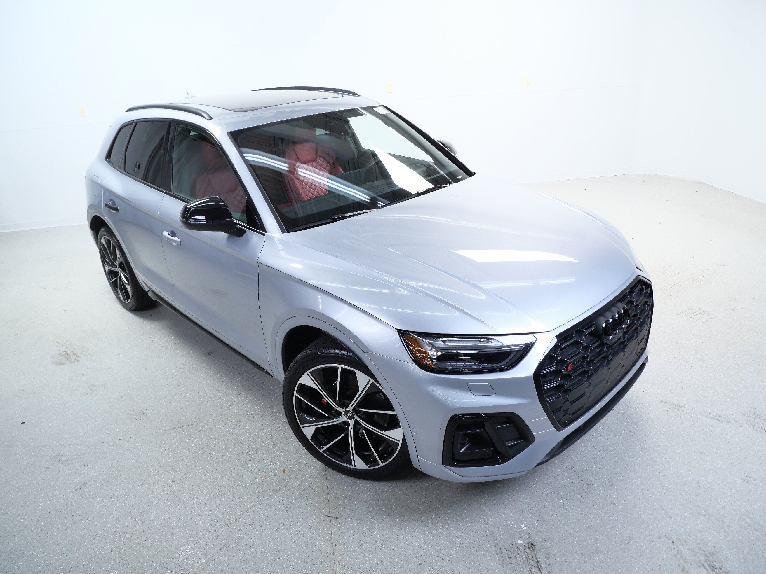 Used 2023 Audi SQ5 Prestige w/ Prestige Package AWD/4WD image 4