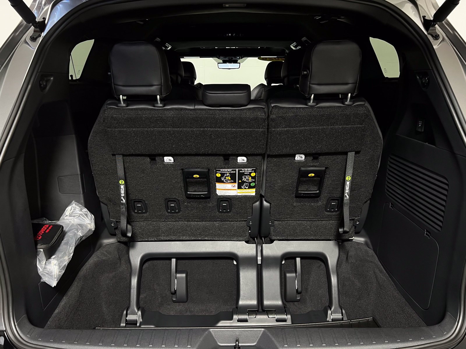 Used 2026 Toyota Sienna Limited FWD image 28
