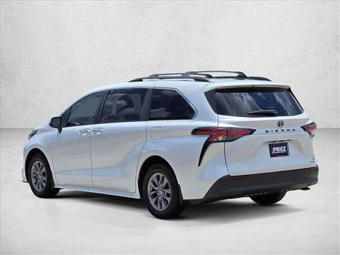 Used 2022 Toyota Sienna XLE FWD image 7