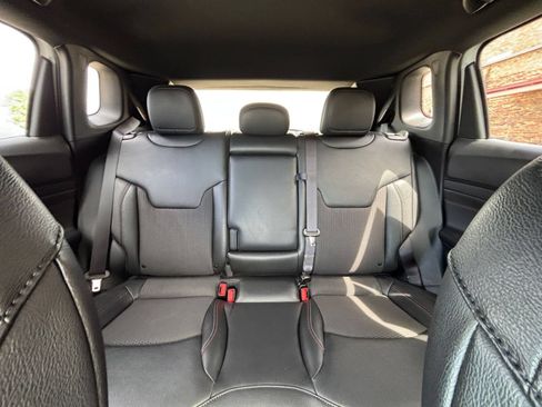 Used 2025 Jeep Compass Trailhawk AWD/4WD image 36