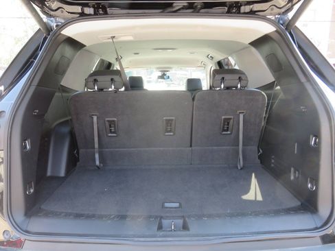 Used 2021 Chevrolet Traverse LT w/ LT Premium Package AWD/4WD image 26