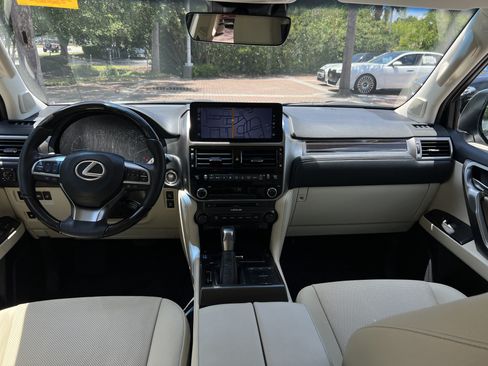 Used 2023 Lexus GX 460 Premium w/ Accessory Package AWD/4WD image 30
