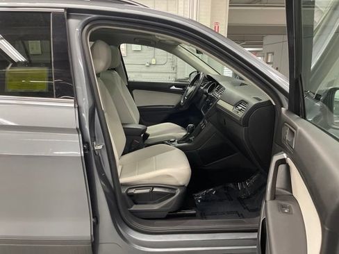 Used 2019 Volkswagen Tiguan SE w/ Panoramic Sunroof Package AWD/4WD image 11
