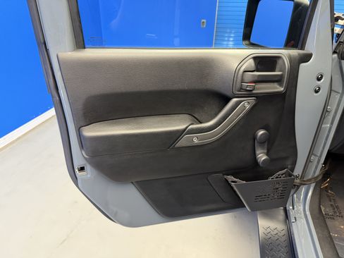 Used 2015 Jeep Wrangler Unlimited Sport w/ Connectivity Group AWD/4WD image 9