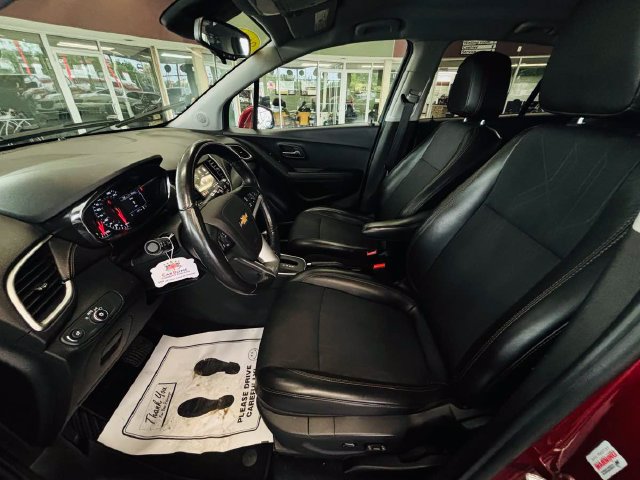 Used 2019 Chevrolet Trax LT w/ LT Convenience Package FWD image 29