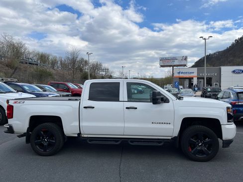 Used 2018 Chevrolet Silverado 1500 LTZ Z71 w/ Redline Edition image 4