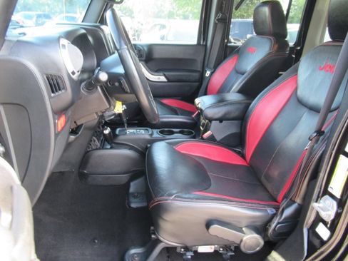 Used 2016 Jeep Wrangler Unlimited Rubicon AWD/4WD image 19
