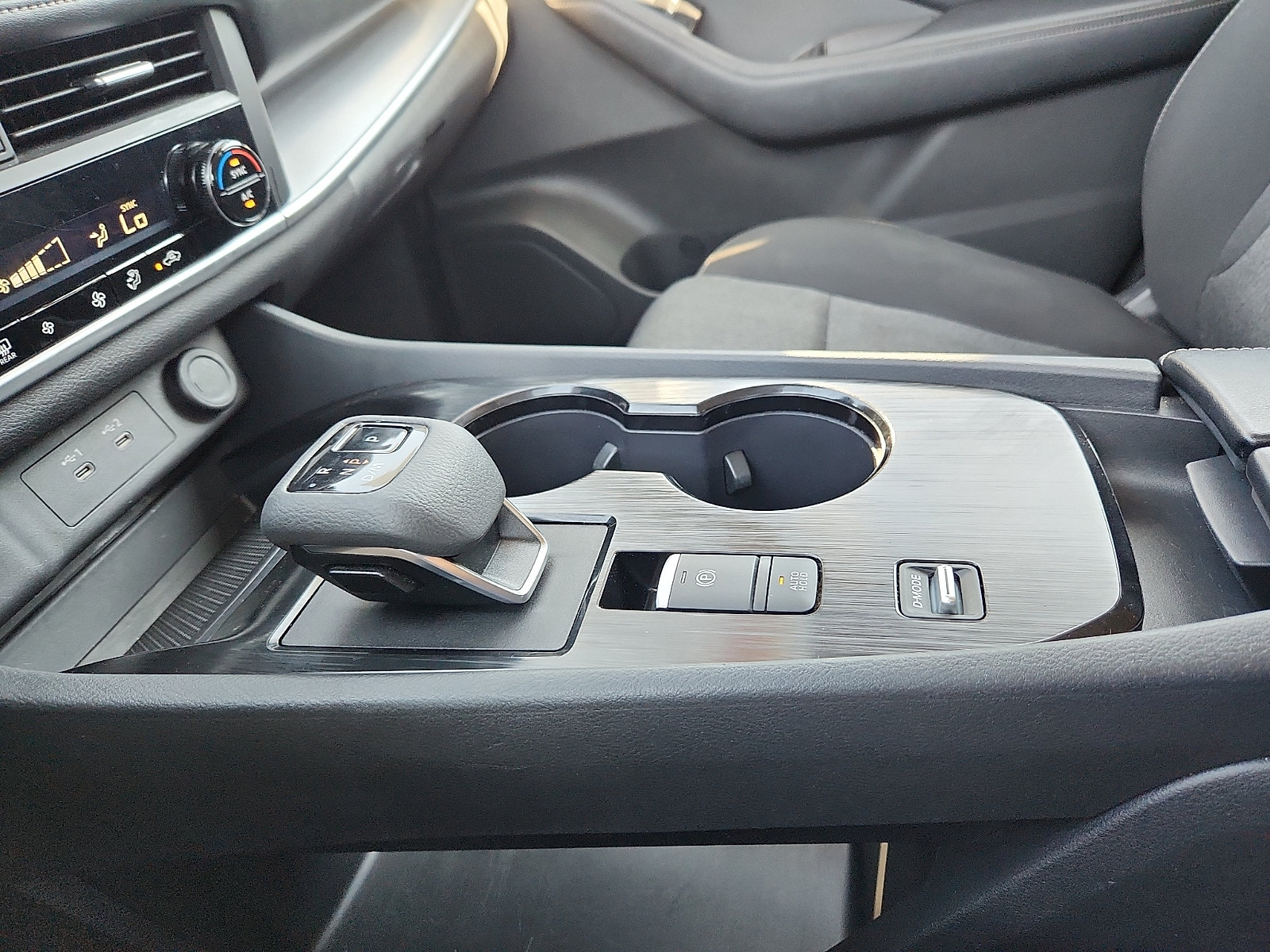 Used 2024 Nissan Rogue SV FWD image 20