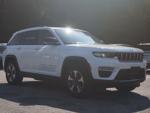 Used 2023 Jeep Grand Cherokee 4WD 4xe w/ Luxury Tech Group II image 11