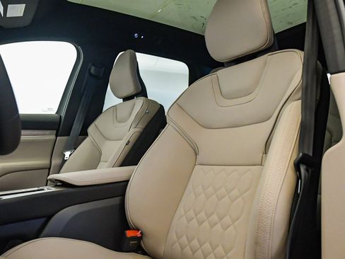 New 2025 Volvo EX90 Ultra w/ Protection Package Premier image 19