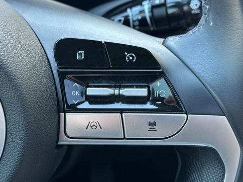 Used 2023 Hyundai Elantra Limited image 29