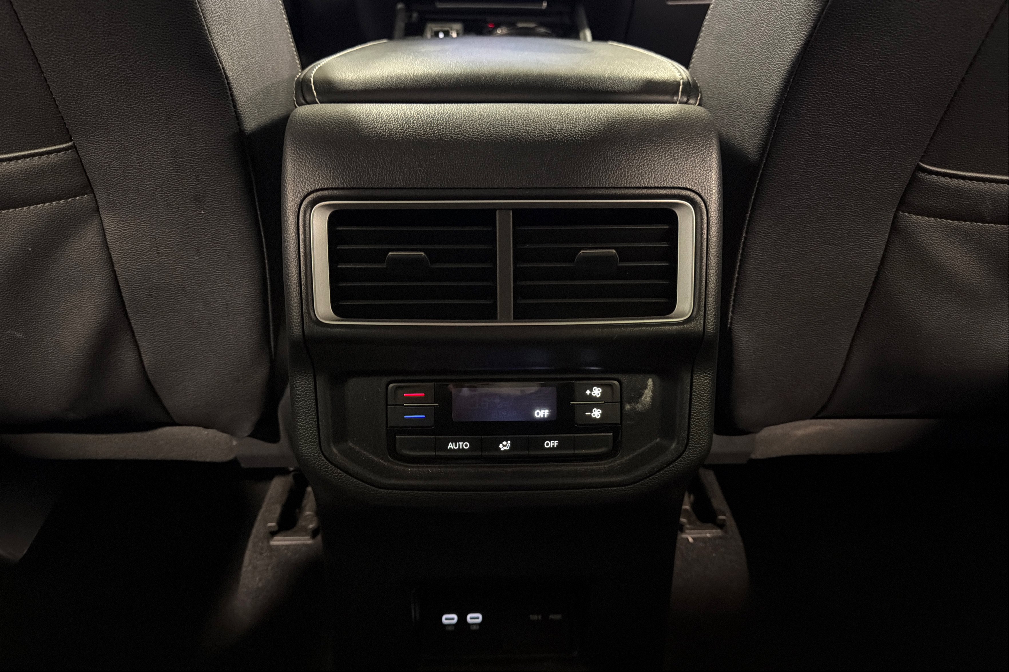 Used 2025 Volkswagen Atlas SE FWD image 37