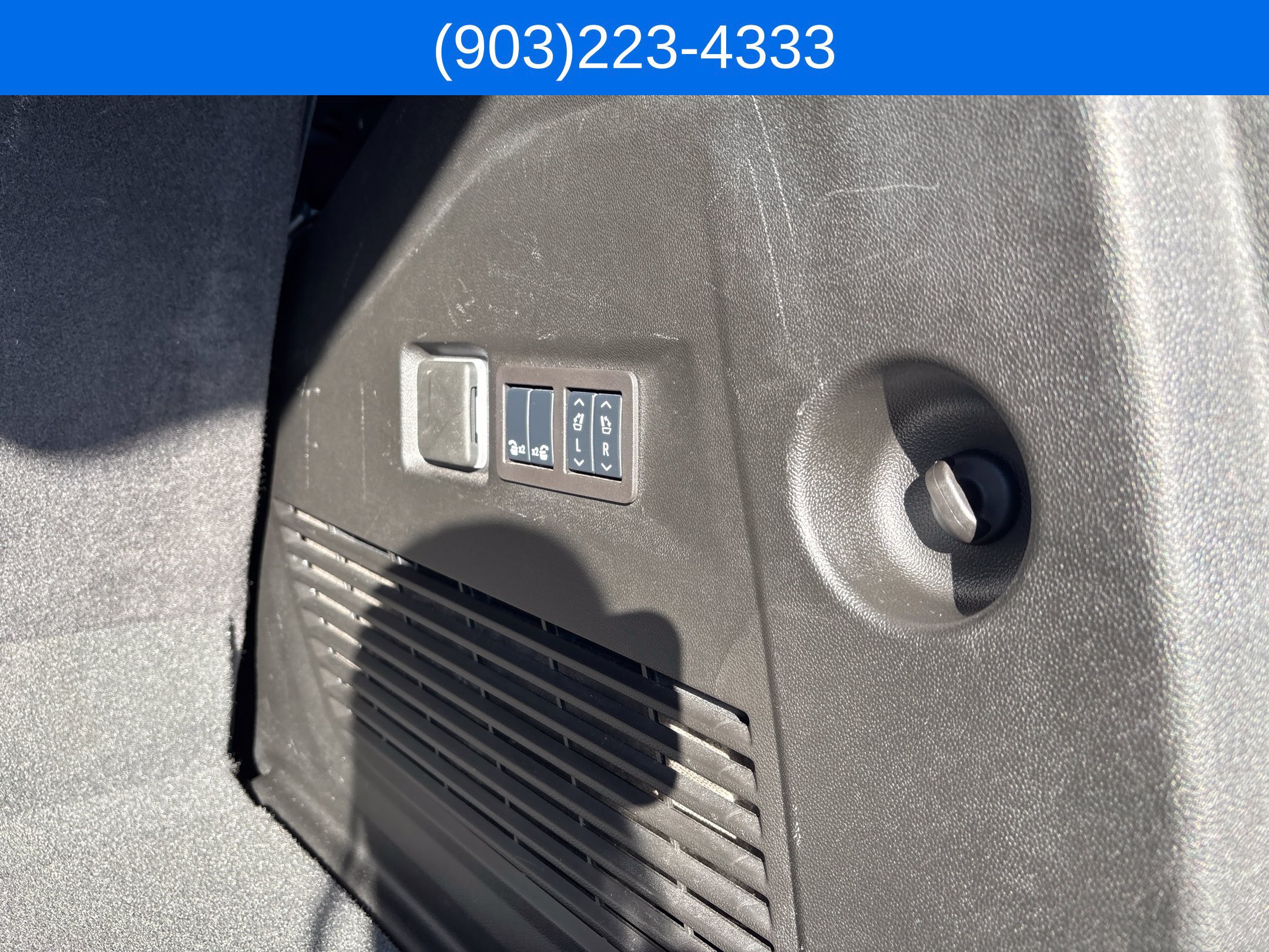 Used 2025 GMC Yukon Denali AWD/4WD image 12