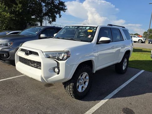 Used 2018 Toyota 4Runner SR5 RWD image 15