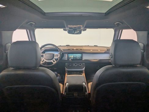 Used 2024 Land Rover Defender 110 SE image 30