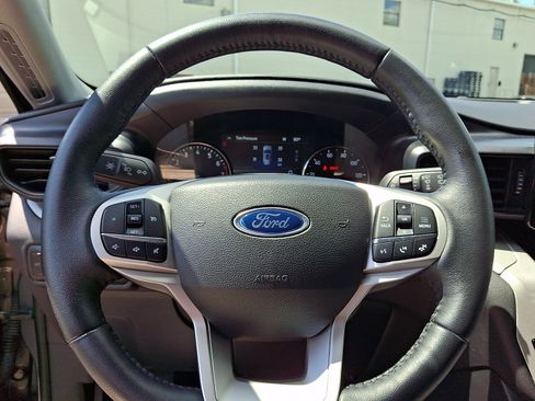 Used 2024 Ford Explorer XLT AWD/4WD image 15