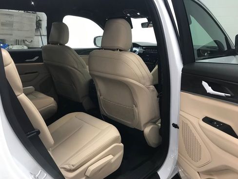 New 2025 Jeep Grand Cherokee L Limited image 39