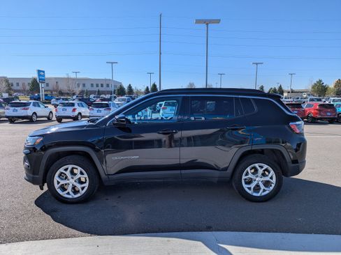 Used 2024 Jeep Compass Latitude AWD/4WD image 9