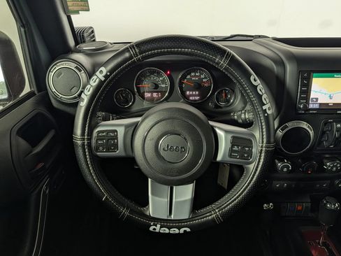 Used 2015 Jeep Wrangler Unlimited Rubicon AWD/4WD image 19