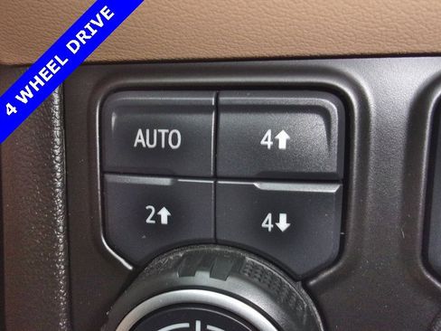 Used 2021 Chevrolet Tahoe Premier w/ Premium Package image 13